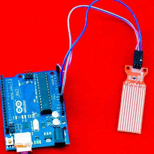 Arduino Water Sensor and Servo (Water sensing windshield wipers)