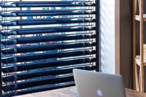 Navigation to Story: How Horizontal Blinds Work