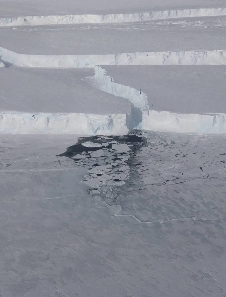 Massive Antarctic Iceberg Spotted on NASA IceBridge Flight