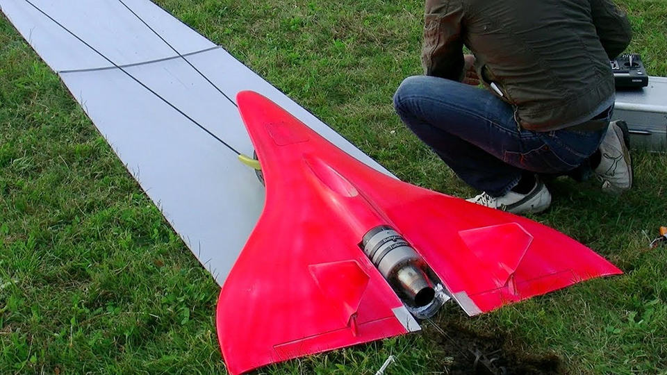 This is the fastest RC plane, the RC Speeder Inferno, about to take off.
