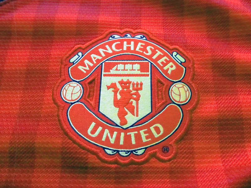 Manchester+United+FC+Badge+by+Matthew+John+Bloomfield+is+licensed+under+CC+BY-SA+2.0