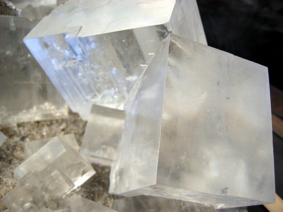 Rock salt crystals by włodi is licensed under CC BY-SA 2.0
