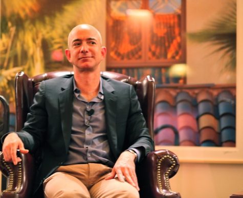 File:Jeff Bezos iconic laugh crop.jpg by Jeff_Bezos_iconic_laugh.jpg: Steve Jurvetson derivative work: King of Hearts is licensed under CC BY 2.0