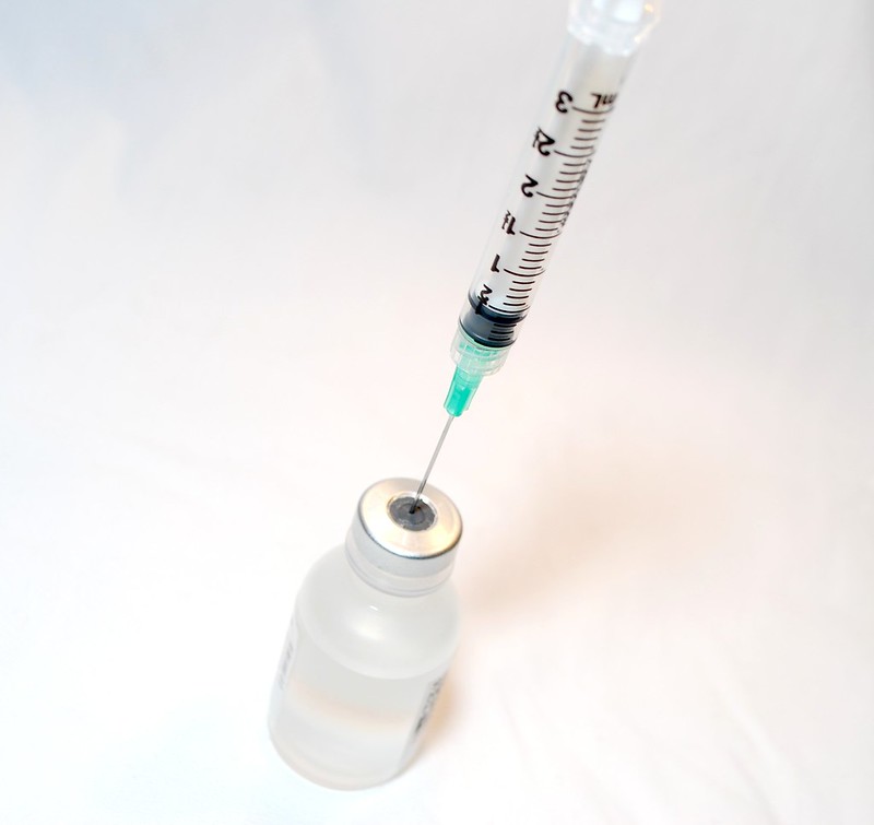 Syringe+and+Vaccine+by+NIAID+is+licensed+with+CC+BY+2.0.