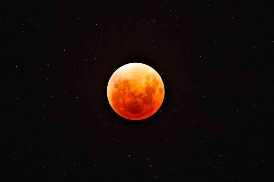 Super Blood Moon by cfaobam is licensed with CC BY-NC 2.0. To view a copy of this license, visit https://creativecommons.org/licenses/by-nc/2.0/