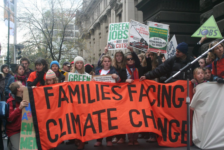 Climate Emergency - Families facing Climate Change by John Englart (Takver) is licensed under CC BY-SA 2.0