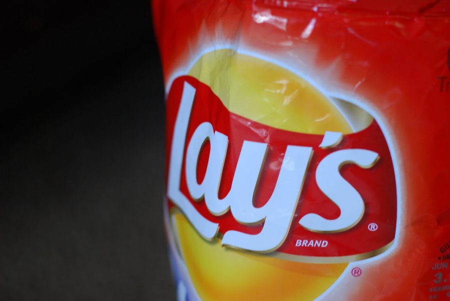 Lays+potato+chips+bag+by+espensorvik+is+licensed+under+CC+BY+2.0