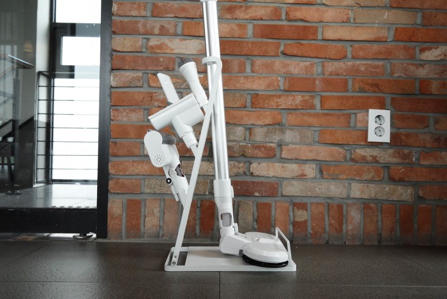 "DISCOZ Vacuum Cleaner" by TheBetterDay is licensed under CC BY-ND 2.0