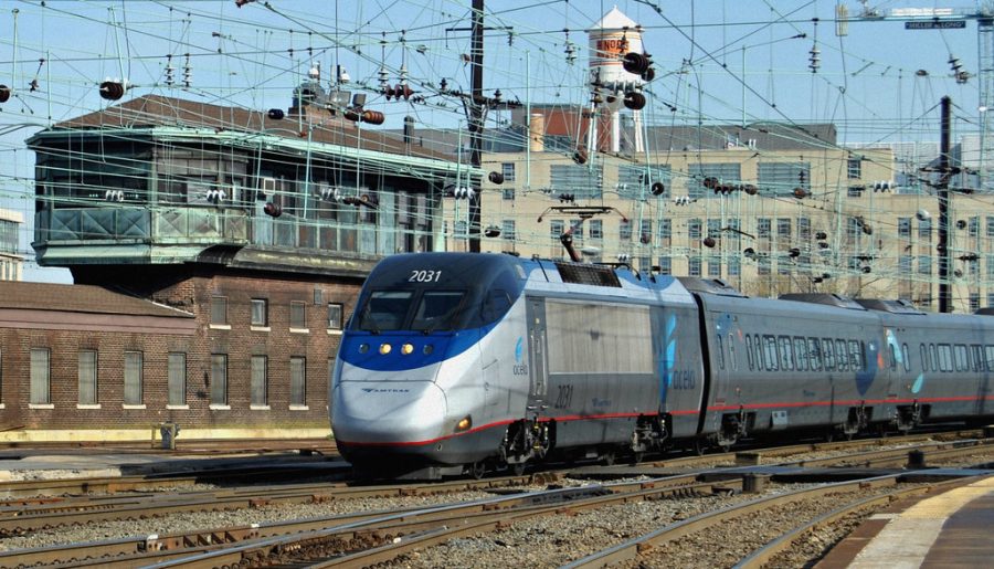 Amtrak Acela Train in Washington DC. - 3 Images by Loco Steve is marked with CC BY-SA 2.0.