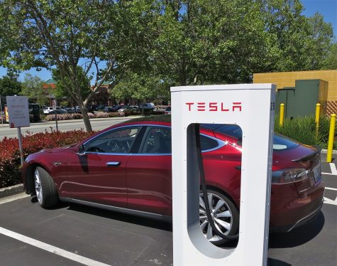 Tesla Supercharging in Gilroy by jurvetson is marked with CC BY 2.0.
