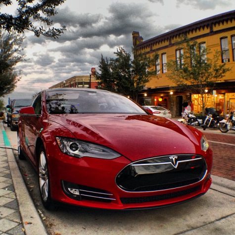 Tesla Model S by Daniel Piraino is licensed under CC BY-NC-ND 2.0.