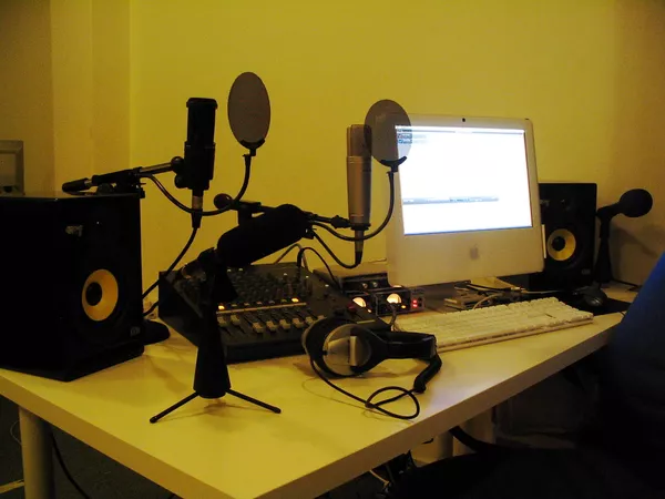 "the mrbrown show: Podcast Studio v6" by mr brown is licensed under CC BY-NC-ND 2.0.