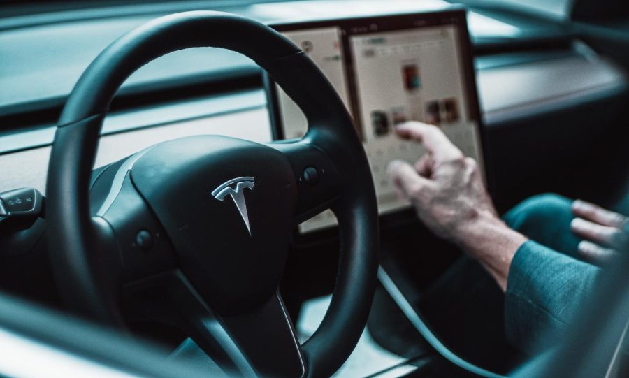 black+Tesla+steering+wheel