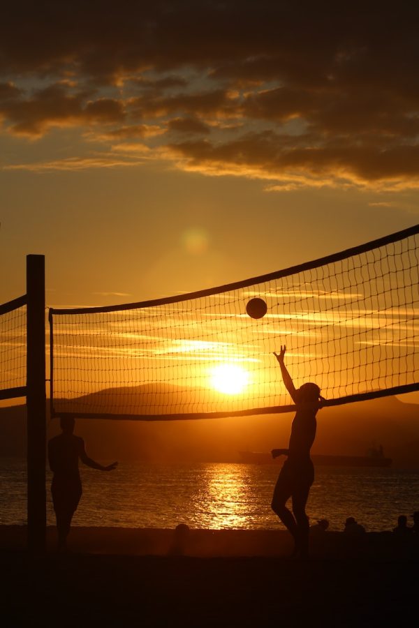 silhouette+of+man+playing+volleyball+during+sunset