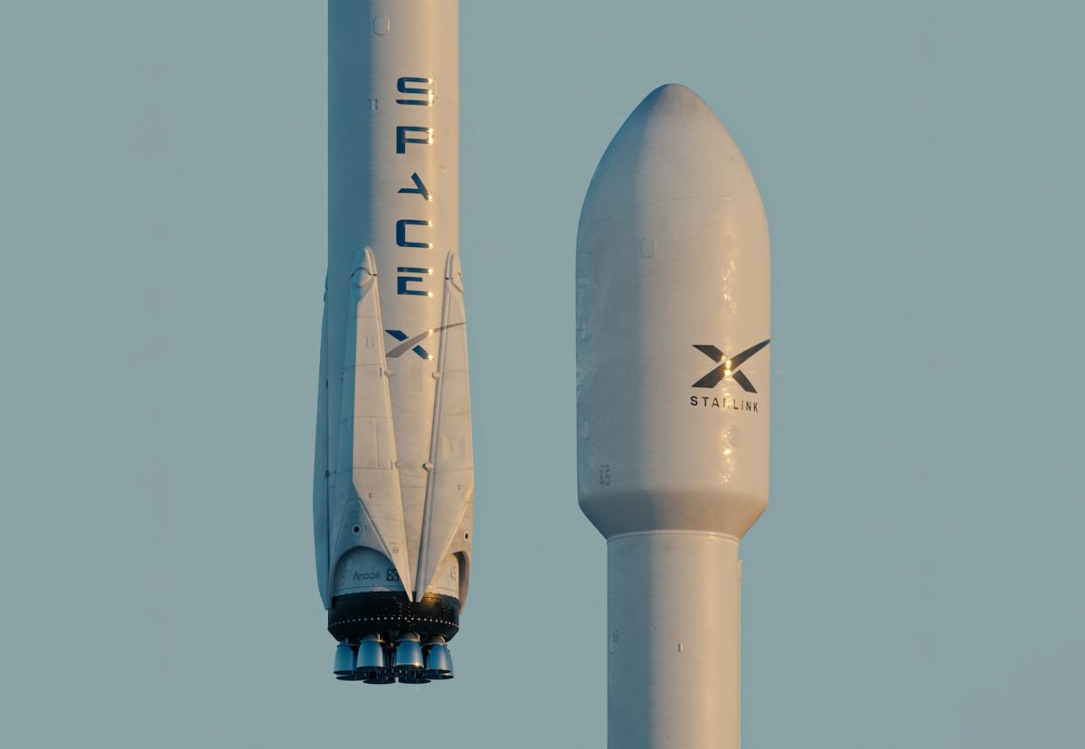 a+spacex+rocket+is+flying+in+the+sky