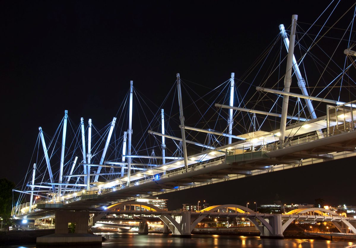 The Kurilpa Bridge By Steve Collis from Melbourne, Australia - Brisbane, CC BY 2.0, https://commons.wikimedia.org/w/index.php?curid=24307174