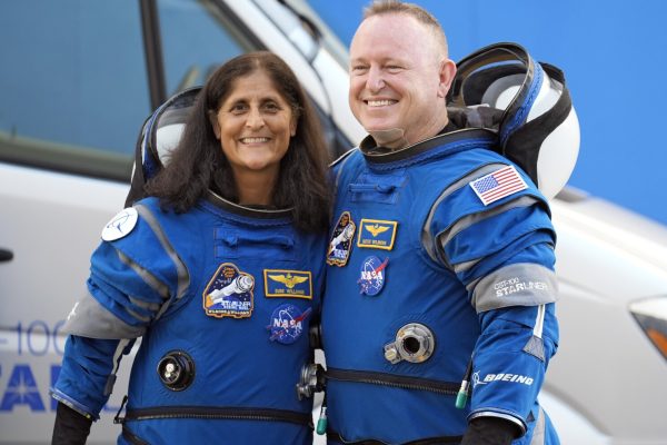 Navigation to Story: NASA Astronauts Stuck In Space