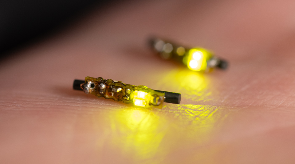 An image depicting the device that can treat cancer through the use of LED lights.