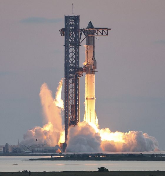 A photograph of Starship Launching.